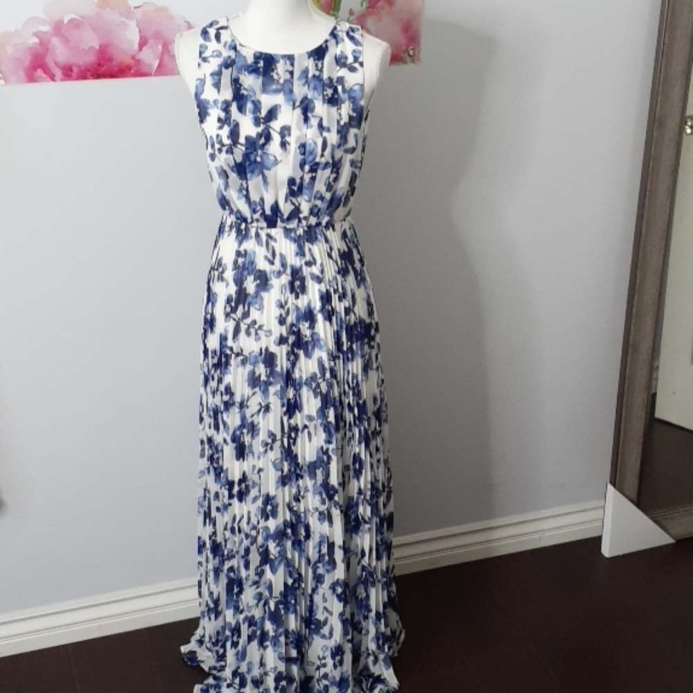 ELIZA J PLEATED MAXI DRESS.